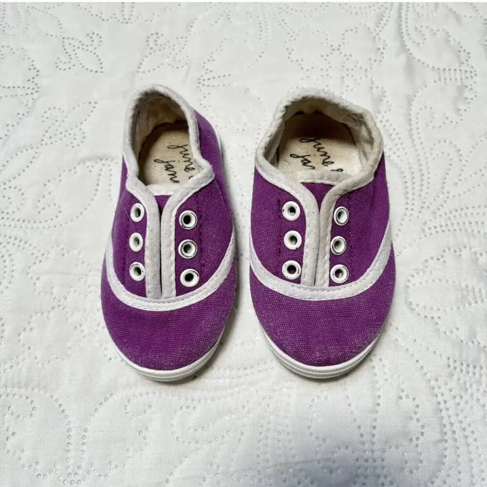 June & January Slip On Sneakers Size 5
